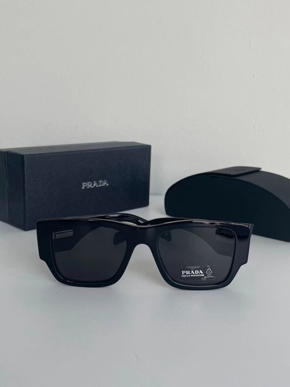 New PRADA Sunglasses Black Butterfly Cat Eye Logo Symbole Logo New